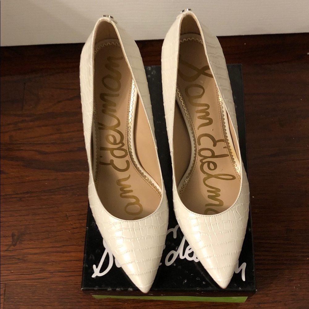 NWOT Sam Edelman Ivory Croc-Embossed Pointed Toe Leather Pumps - Picture 3 of 14